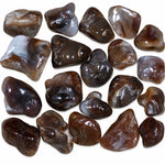 Collection d'agates de feu roulées du Mexique sur fond blanc, pierres naturelles polies aux nuances brunes, rouges, grises et blanches, idéales pour la collection de minéraux, la décoration et la lithothérapie.