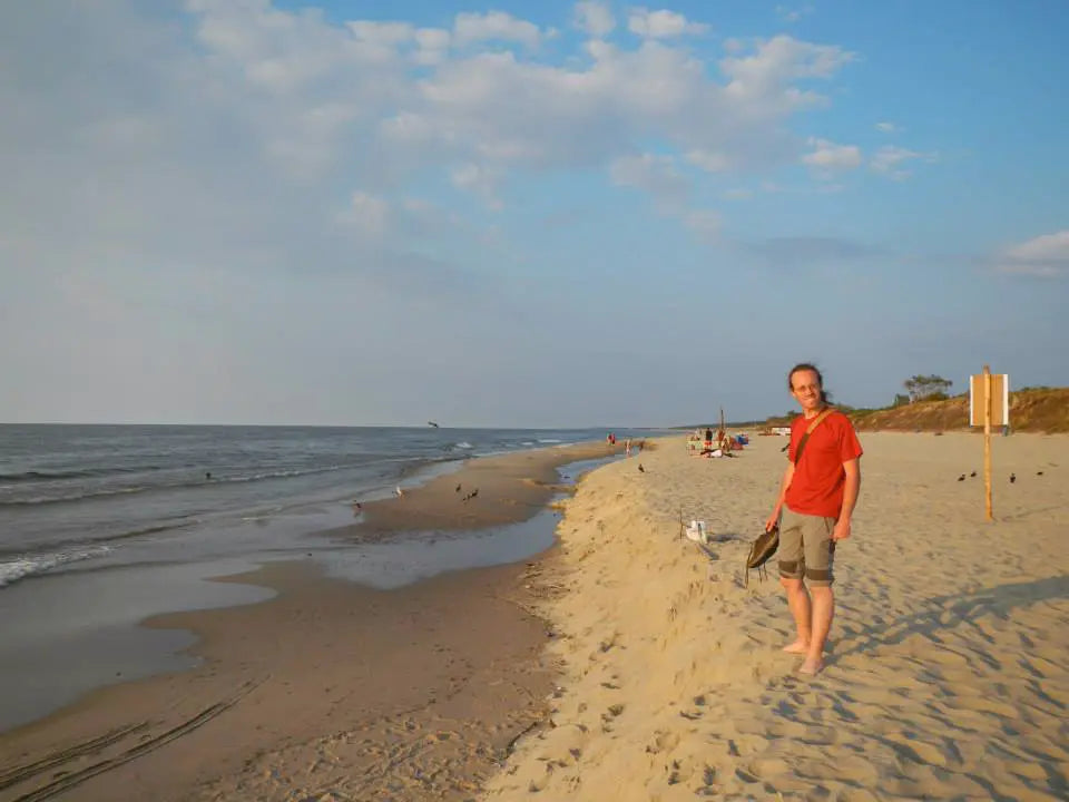 Damien de Cristal Sources à la recherche de l'ambre sur les plages de la Baltique