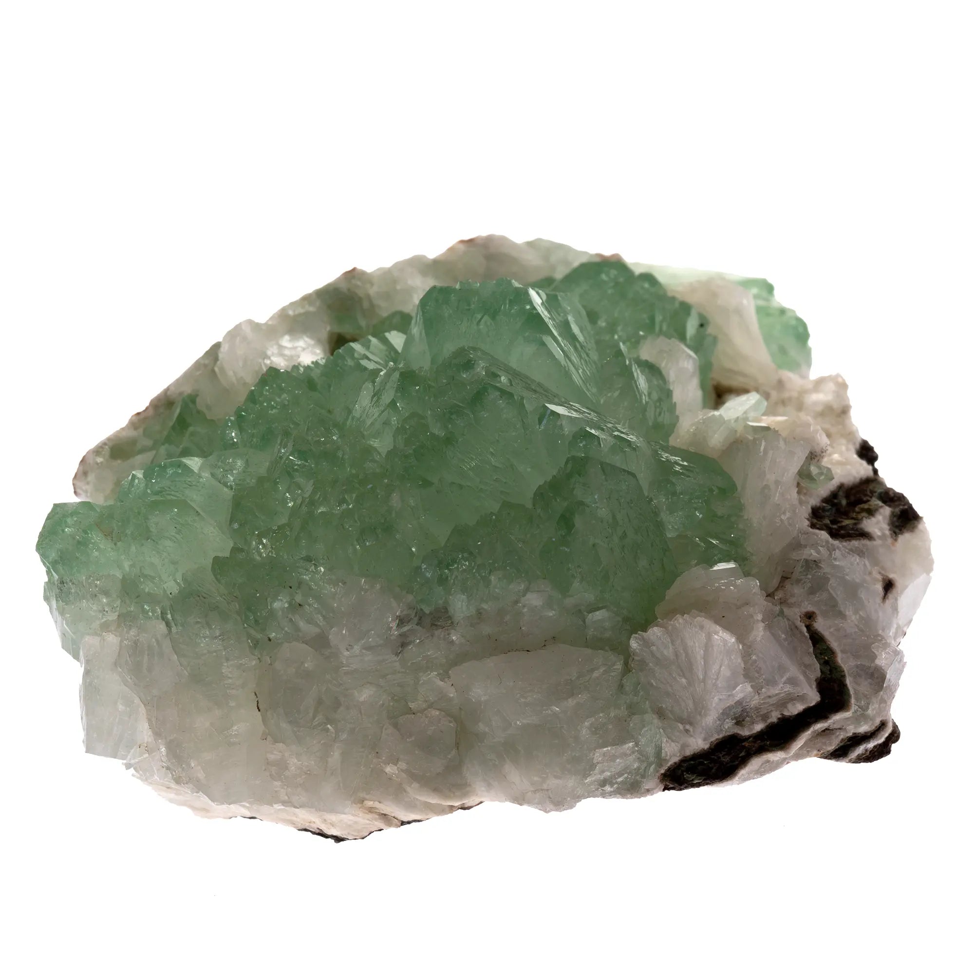 Cristaux d’apophyllite verte terminés par pointes pyramidales sur stilbite blanche