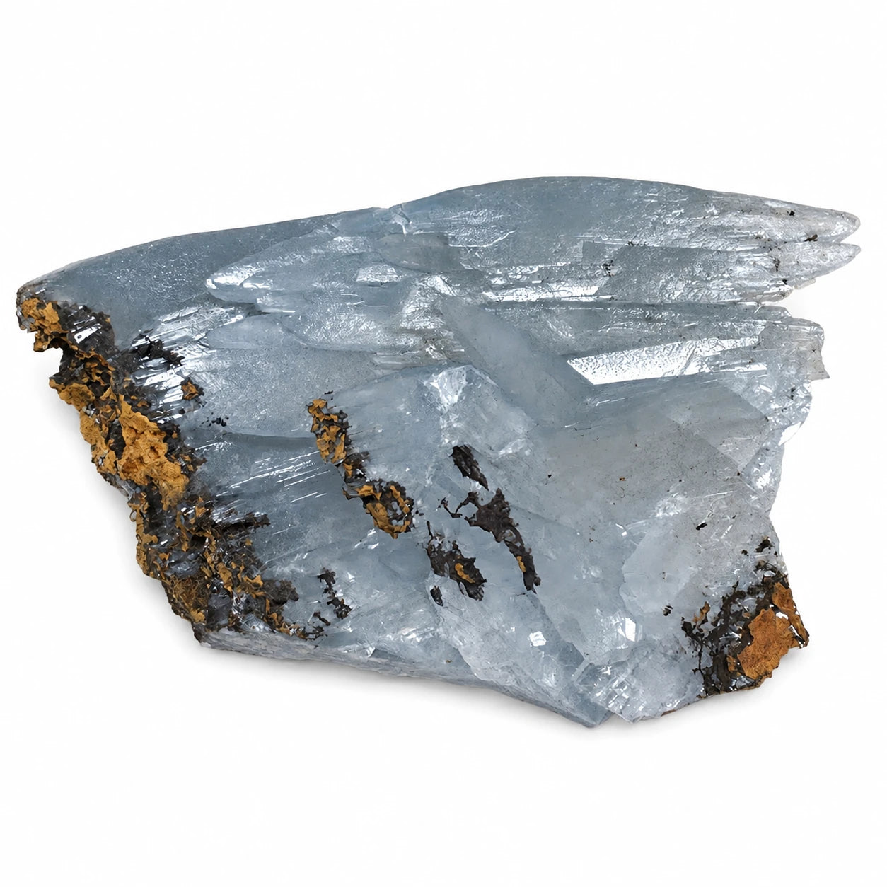 Baryte bleue de collection à cristaux biterminés sur matrice, provenance Nador au Maroc, spécimen minéralogique naturel aux cristaux translucides bleu clair.