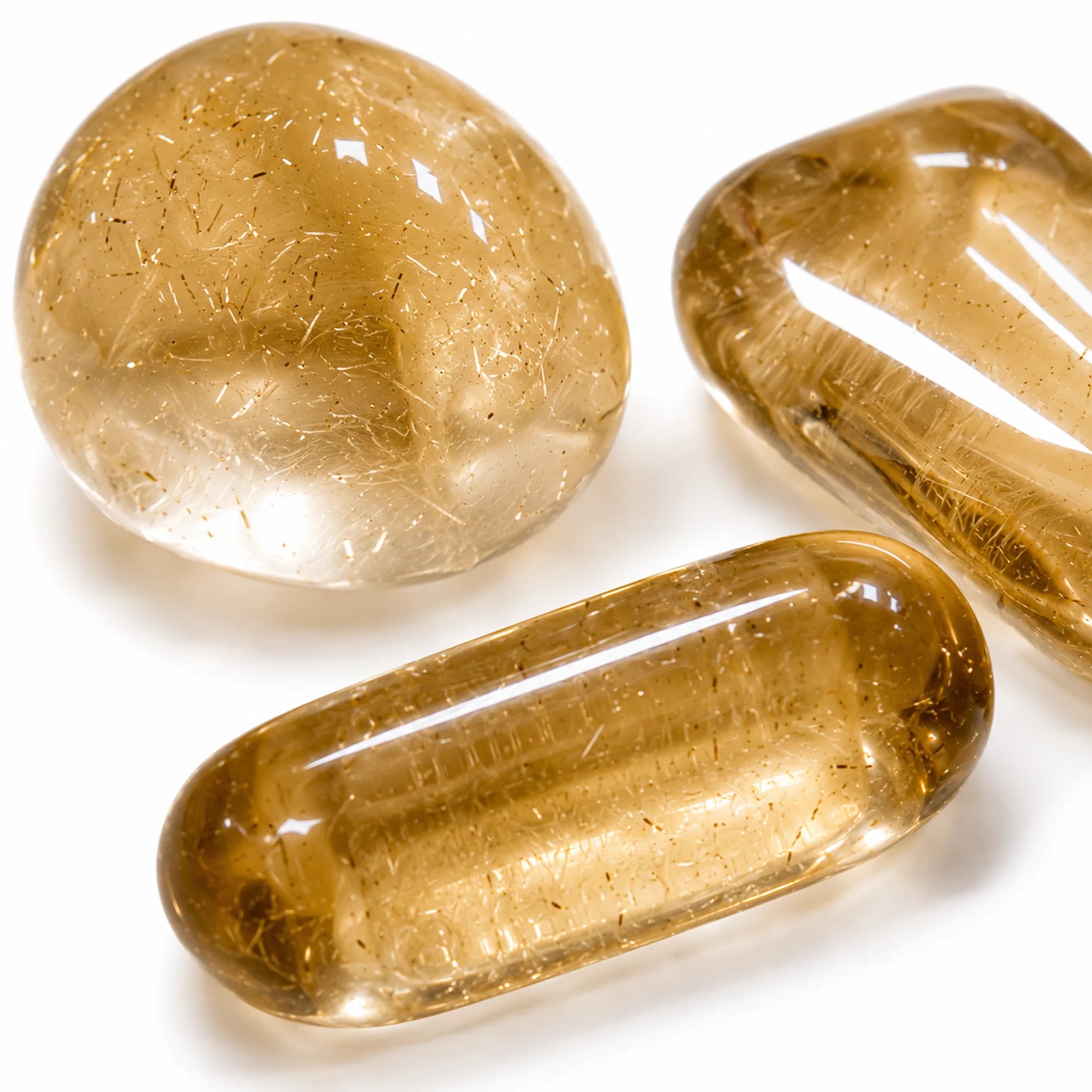 La citrine roulée est idéale pour être portée dans la poche ou posée chez soi