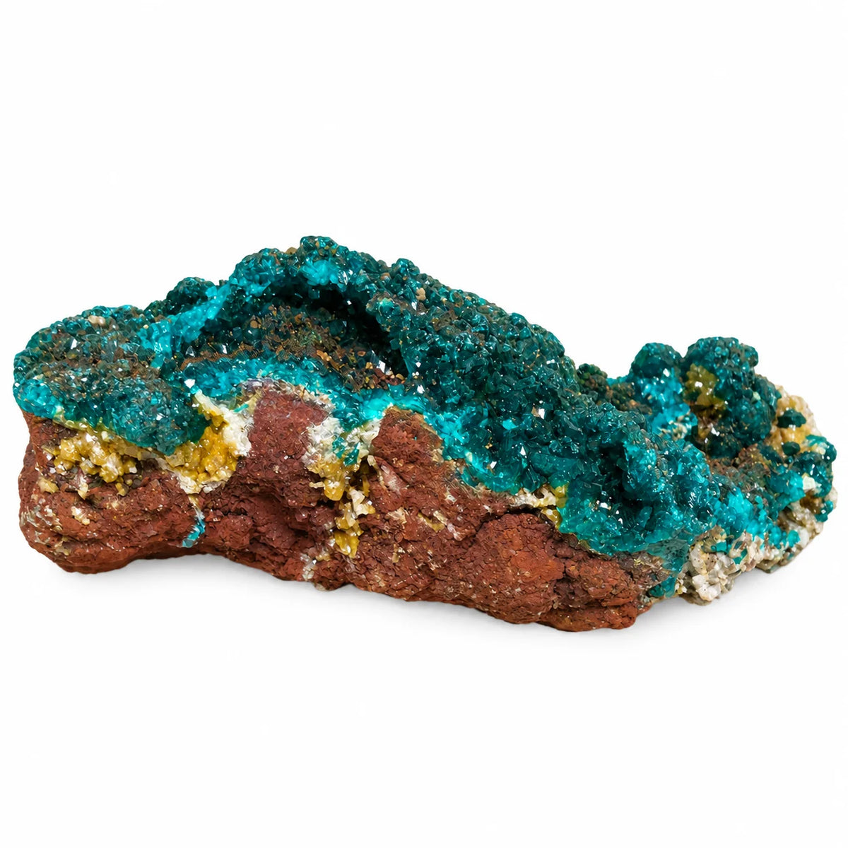 Dioptase avec mimétite de Mindouli, montrant la gangue brune sous la bordure cristallisée verte