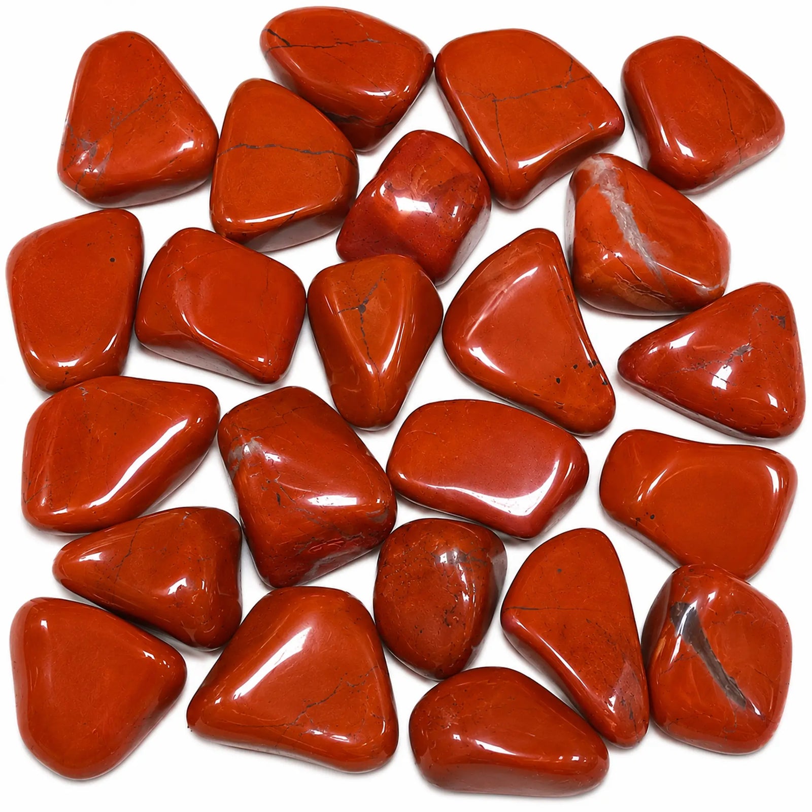 Pierre naturelle jaspe rouge roulé d'Afrique du Sud, assortiment de pierres polies aux teintes rouge orangé sur fond blanc