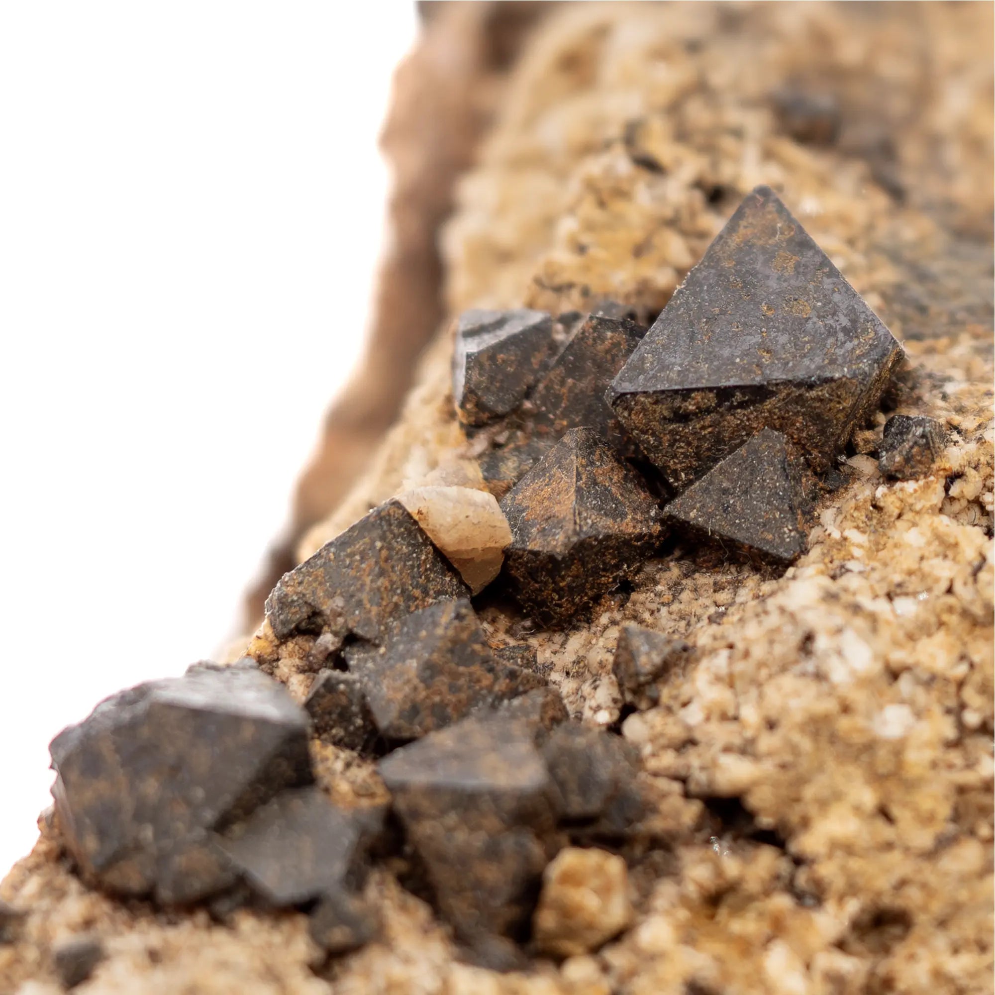 pierre magnétite brute cristal