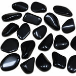 Lot de pierres naturelles obsidienne noire roulée du Mexique, galets polis de 2 à 3 cm sur fond blanc, minéraux naturels pour collection, méditation, protection et lithothérapie.