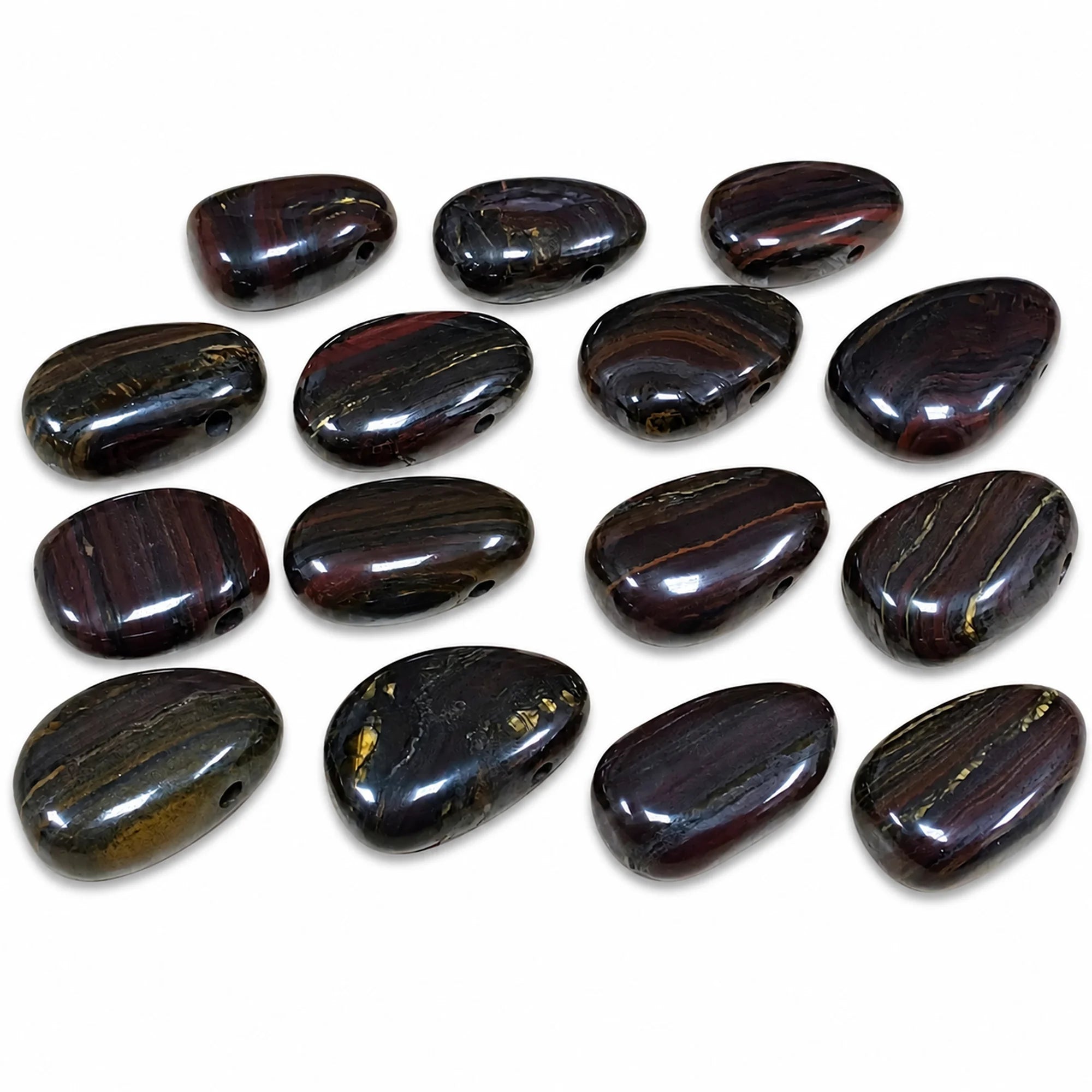 Collection de pendentifs œil de fer d'Australie en pierres percées naturelles polies, différents modèles aux reflets brun rouge, noir et doré.