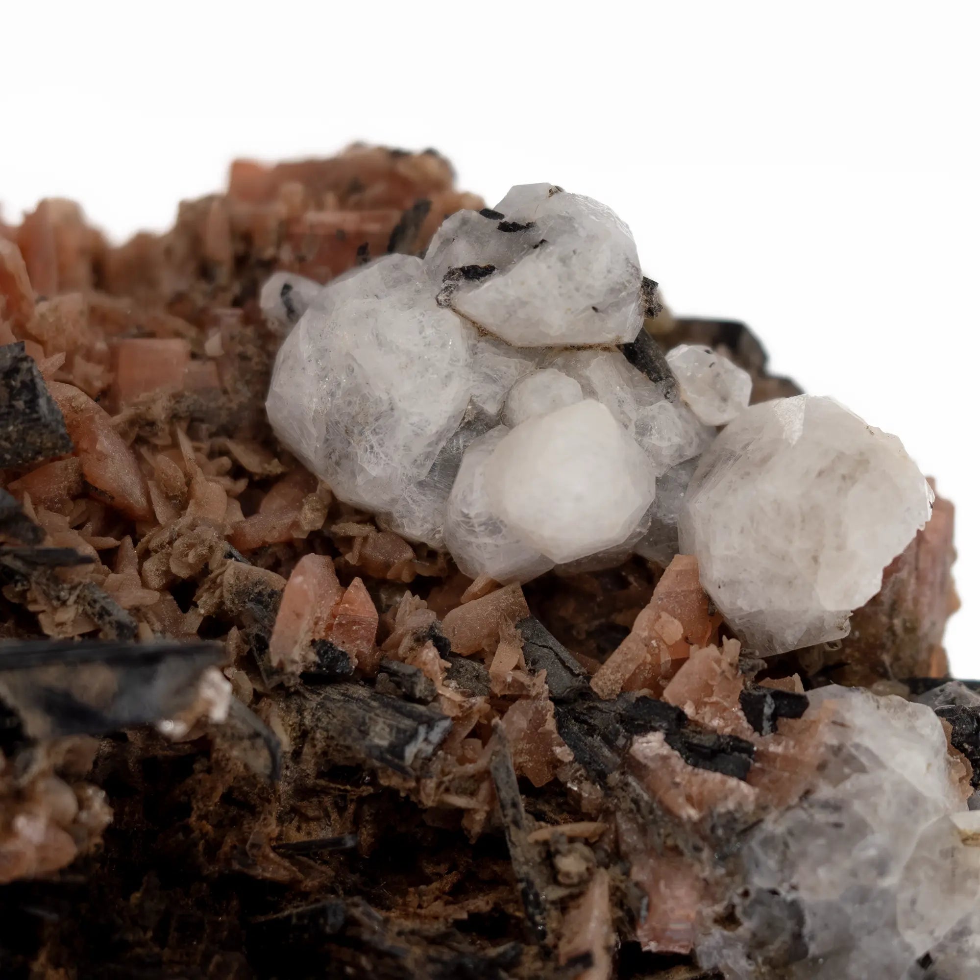 Serandite, Analcime & Aegirine – Carrière Poudrette, Mont Saint-Hilaire – Collection