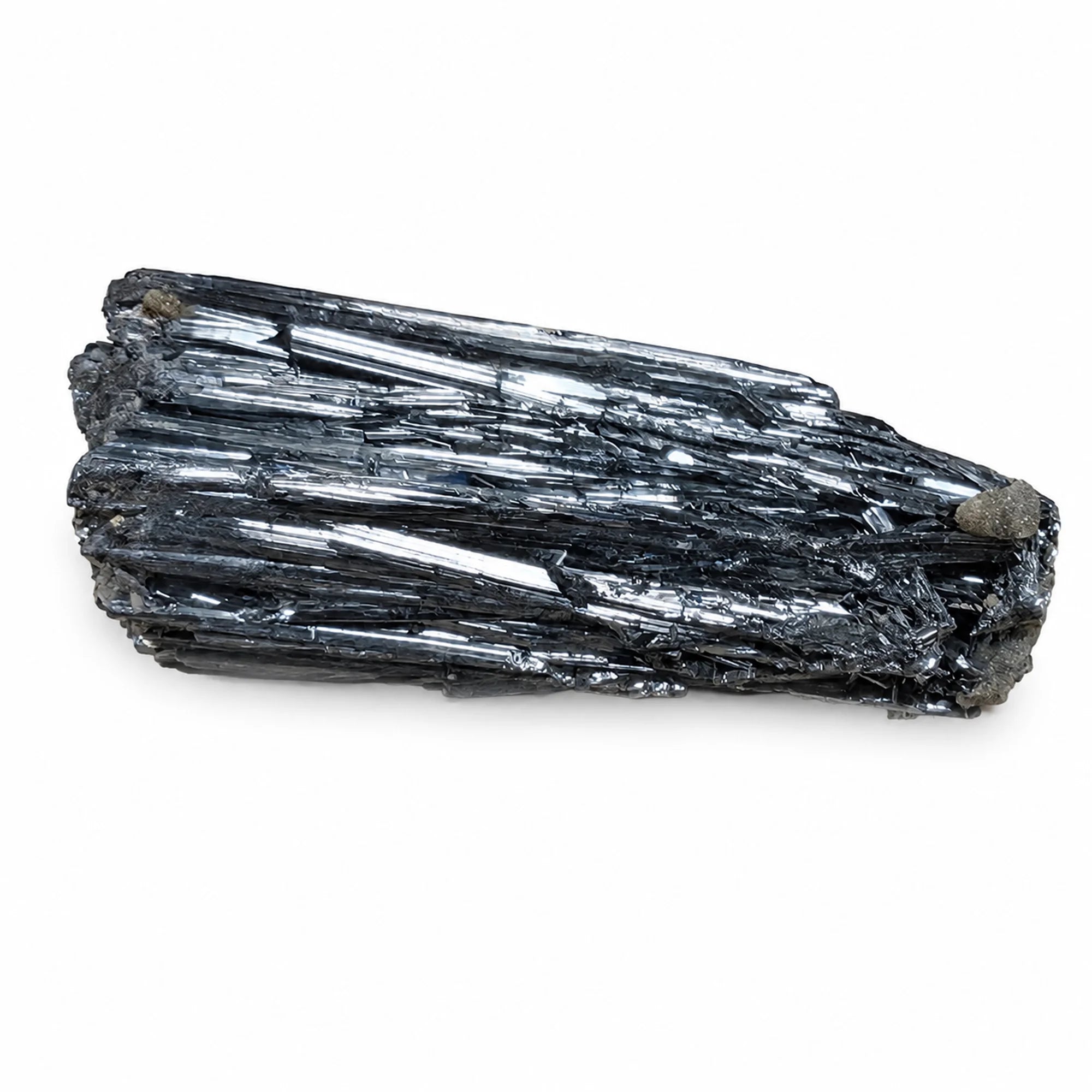 Stibine brute de Chine, cristal naturel de Xikuangshan aux cristaux métalliques argentés, spécimen minéral de collection sur fond blanc