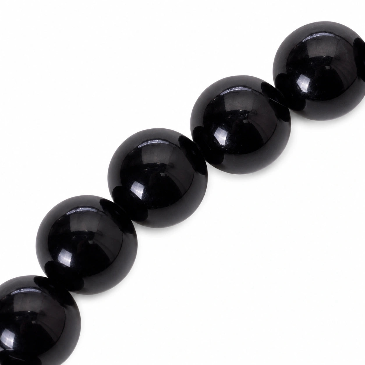 Zoom sur les perles de spinelle noir