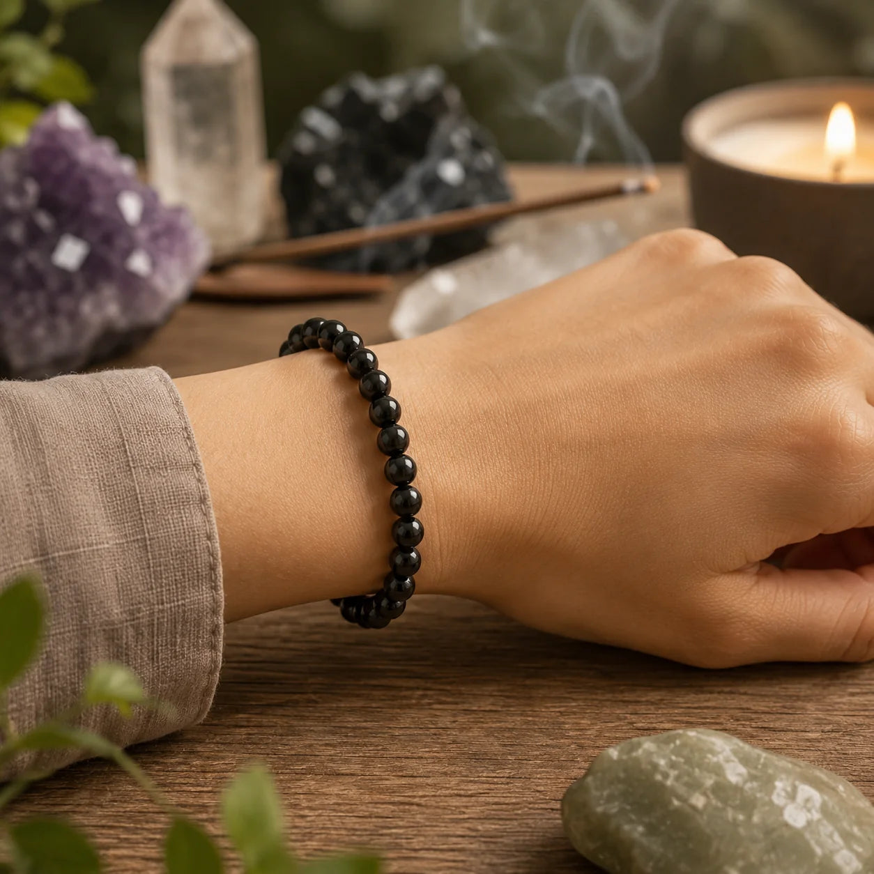 Le bracelet en spinelle noir est mixte. Il peut être porté par les hommes et les femmes