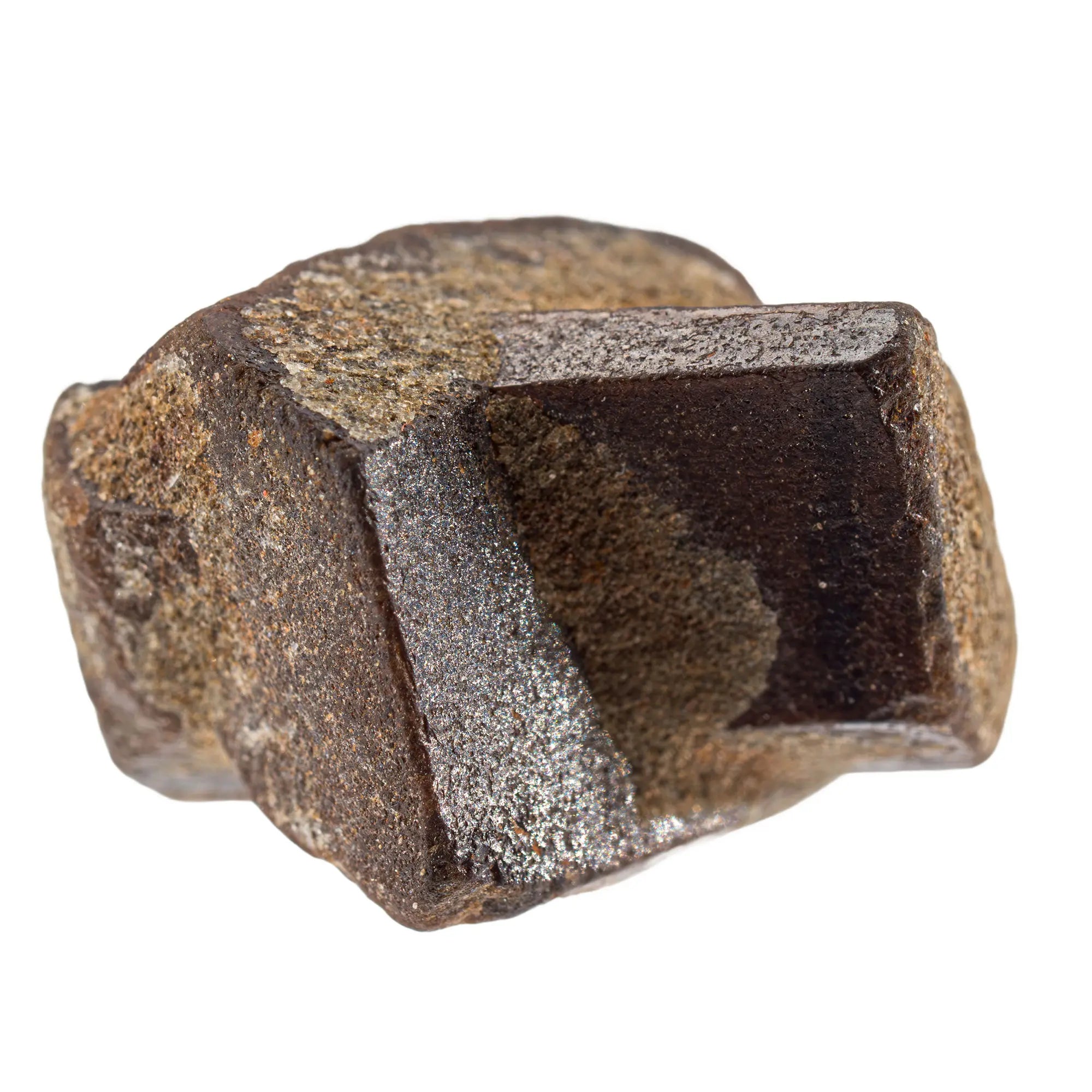 Cristal brut de staurotide, spécimen minéral naturel.