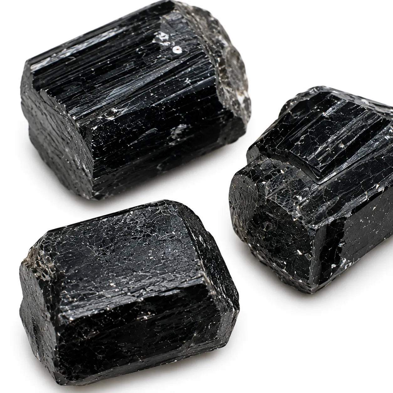 Cristal brut de tourmaline noire, appelée aussi schorl