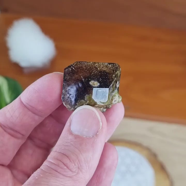 Pierre Vesuvianite cristal brut - Fushan mine, Chine