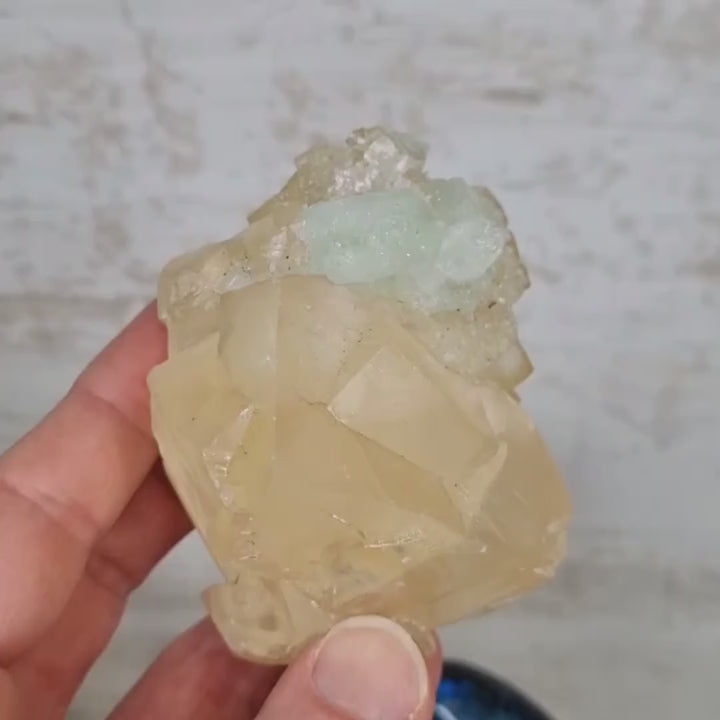 Calcite dorée cristaux bruts avec Apophyllite verte - Inde - Cal7